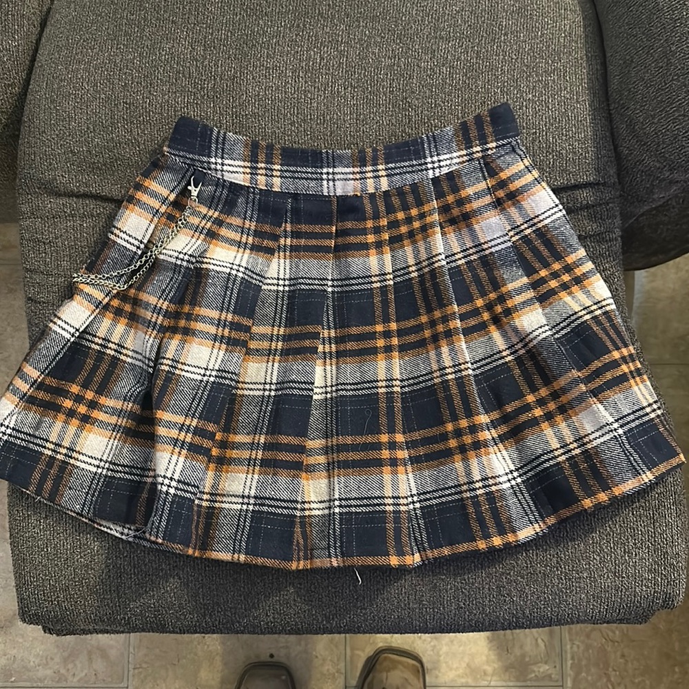 Worn once! Forever 21 pleated skirt with chain